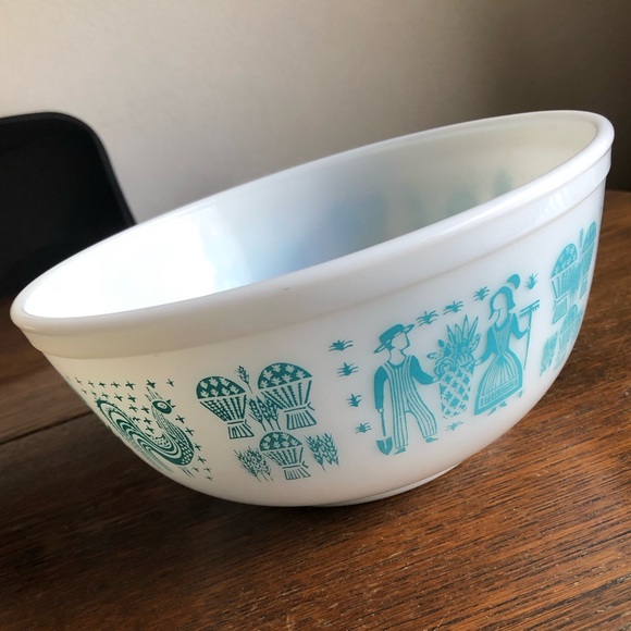 Pyrex Other - Vintage Pyrex 2 1/2 quart mixing bowl